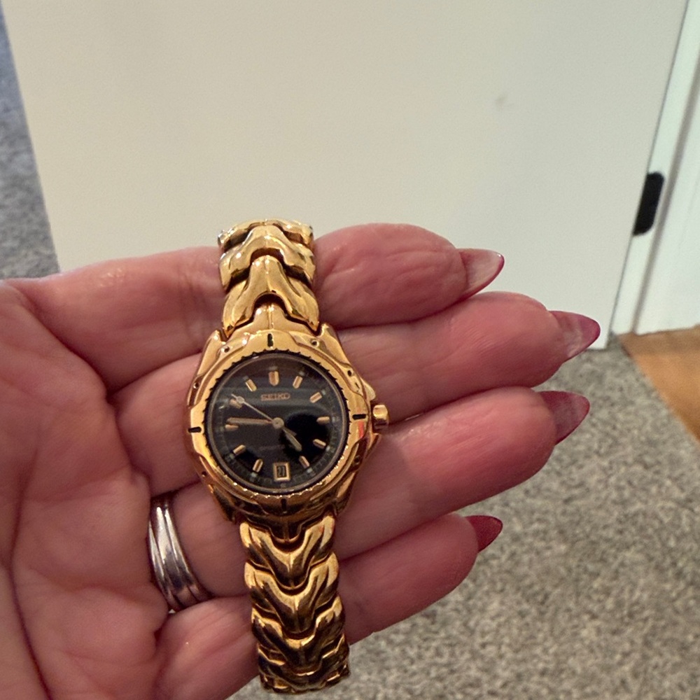 Seiko Luxurious Gold and Black Timepiece